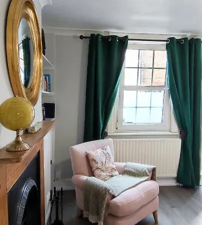 Windsor Cottage: Cosy, Charming, Full Of Character Exterior photo